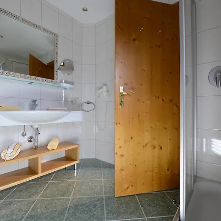 Otel Garni Am Sonnberg Fiss